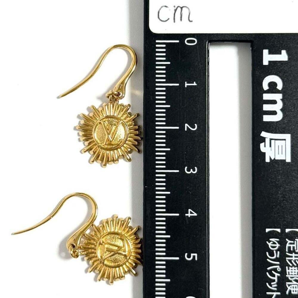 LOUIS VUITTON Earrings - Picture 8 of 9